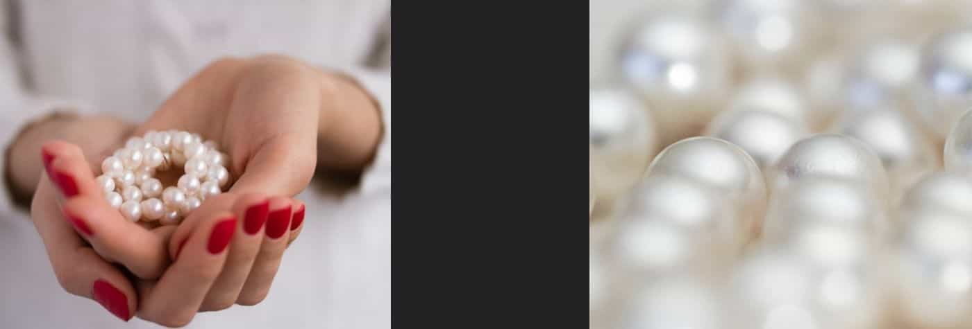 Frau mit rotlackierten Nägeln und einem weißen Oberteil hält eine Perlenkette in ihrer Hand