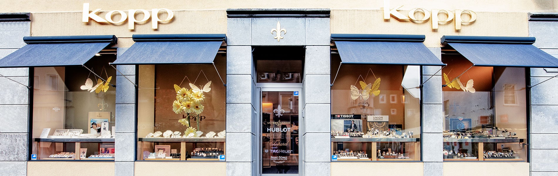 Schaufenster des Juwelier Kopp in Heidenheim mit Uhren und Schmuck